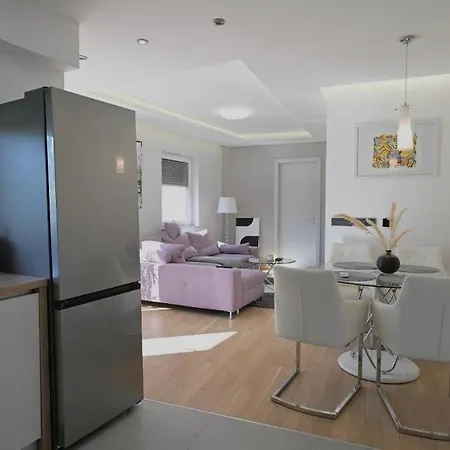 Cobco Apartment *